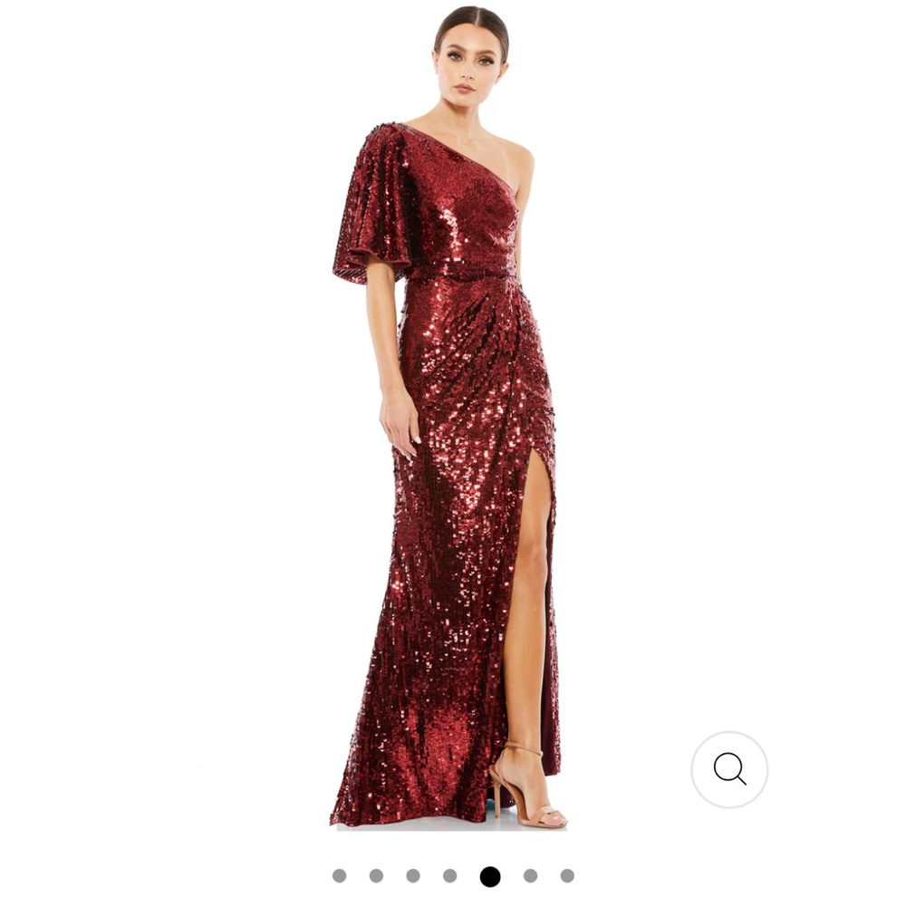 MacDuggal NWOT
EMBELLISHED CAP SLEEVE COWL NECK TRUMPET GOWN